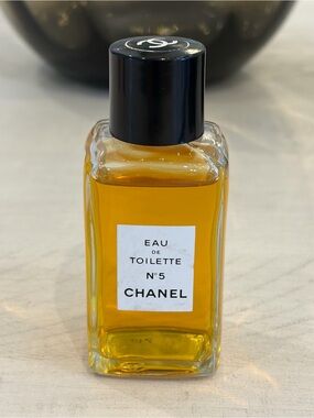 CHANEL No.5 Eau de Toilette - Glass Bottle